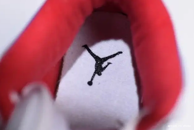 Rep 3 Jordan Korea Seoul Retro Air AV8370-100 0429